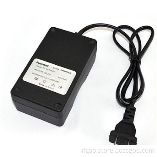 Favor AA battery charger with 4.2V DC output